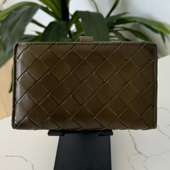 Bottega Veneta IN BOX FULL INCLUSION with crossbody strap $599 - Picture 3 of 6